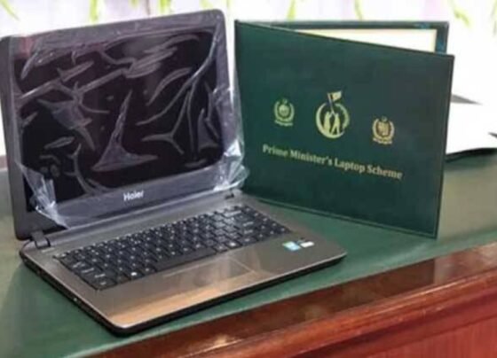 طلبہ کیلئے خوشخبری! لیپ ٹاپ سکیم 2025 کا دوبارہ آغاز