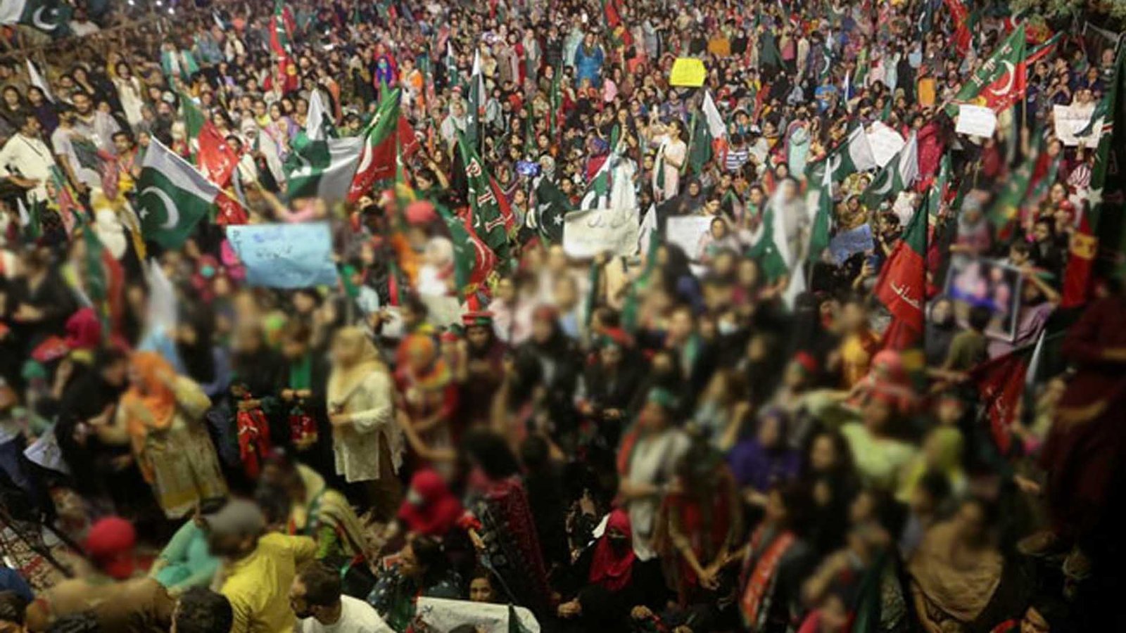 پی ٹی آئی کا جلسہ ناکام: کارکنان جلسہ گاہ چھوڑ گئے، کرسیاں بھی ساتھ لے گئے