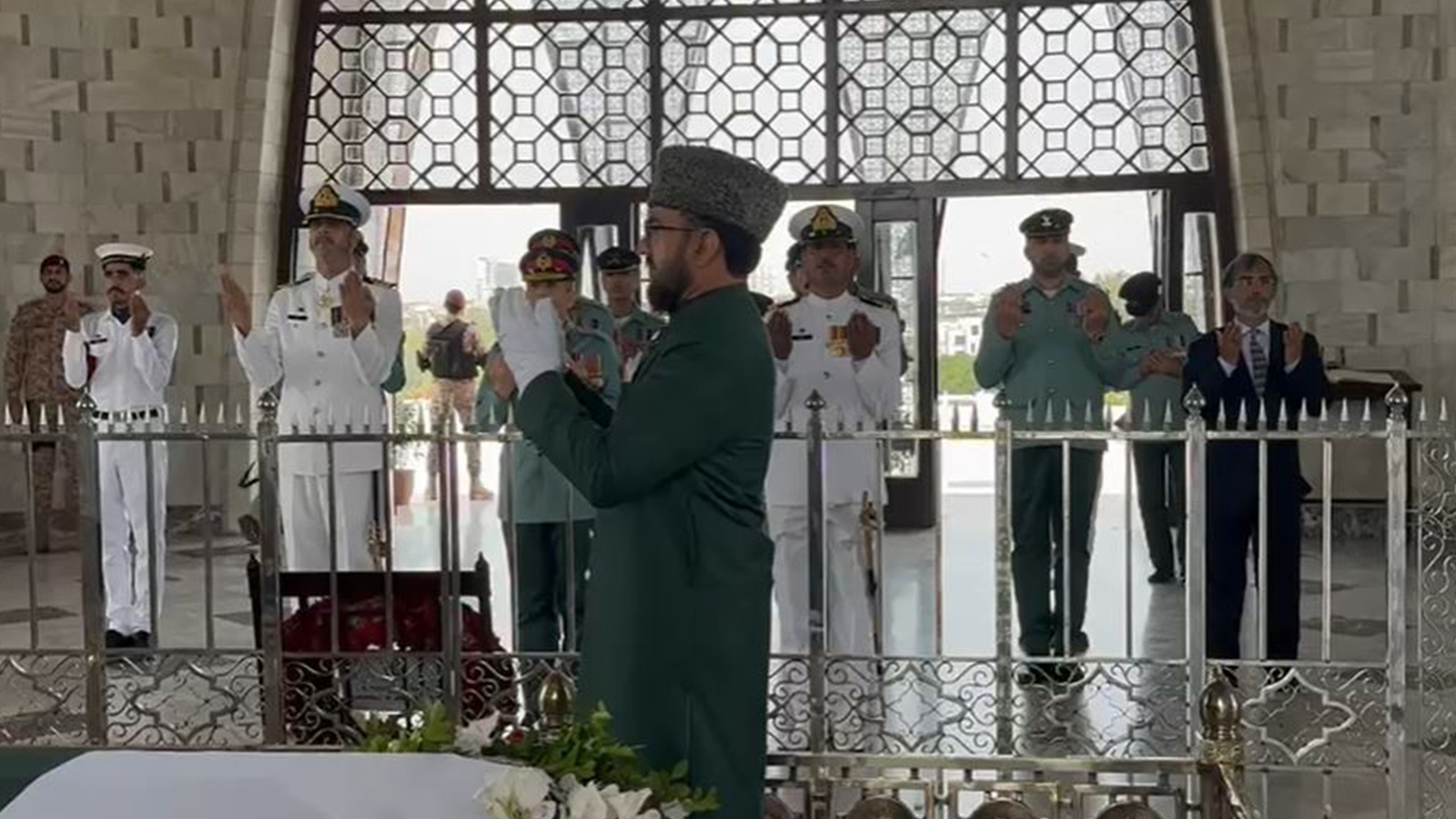 یومِ دفاع و شہدا پر قوم کا شاندار خراجِ عقیدت، مزار قائد پر گارڈز کی تبدیلی، ملک بھر میں تقریبات کا انعقاد