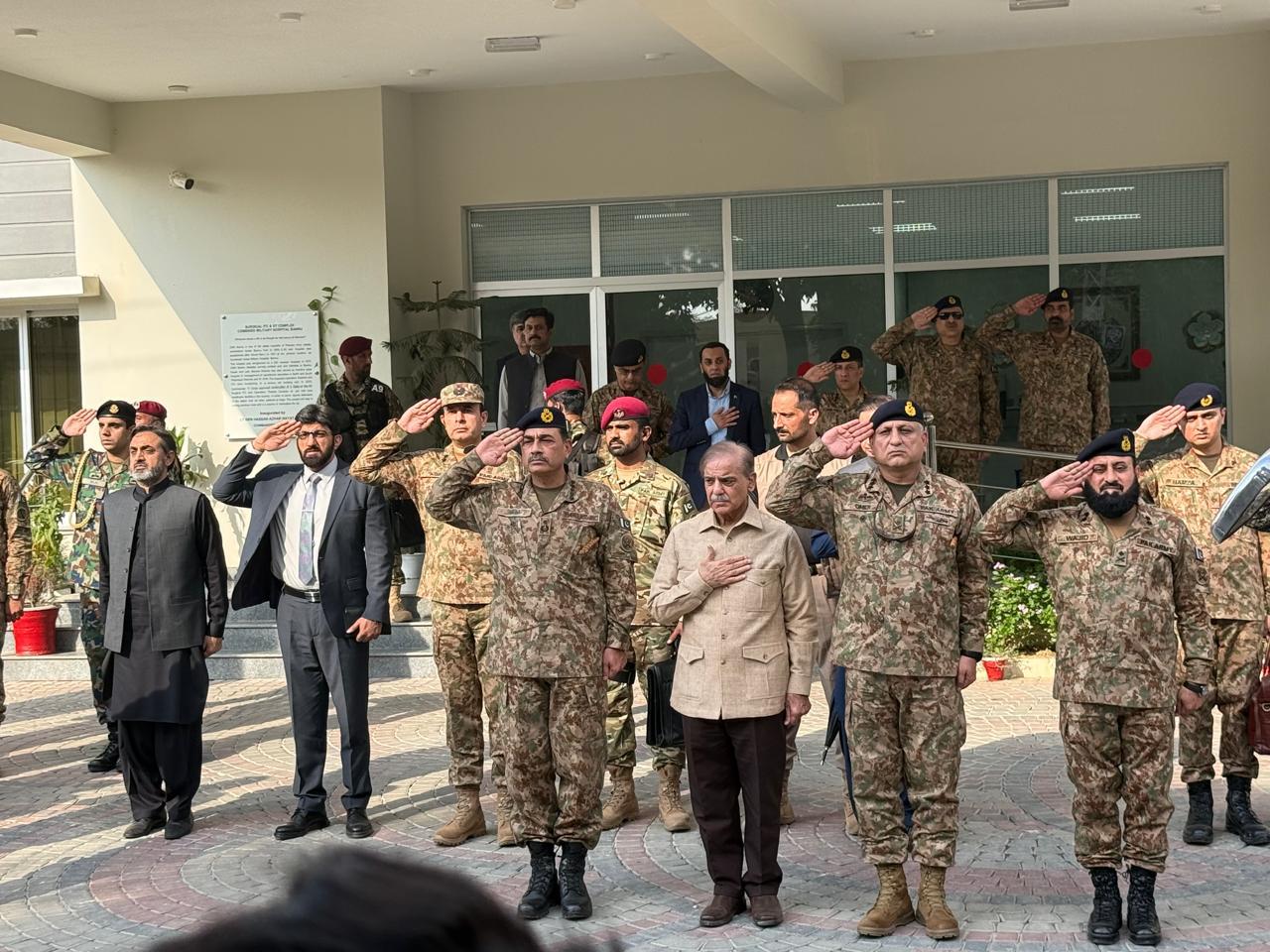 افغانستان کو خارجیوں اور پاکستان میں سے کسی ایک کا انتخاب کرنا ہوگا، وزیراعظم شہباز شریف