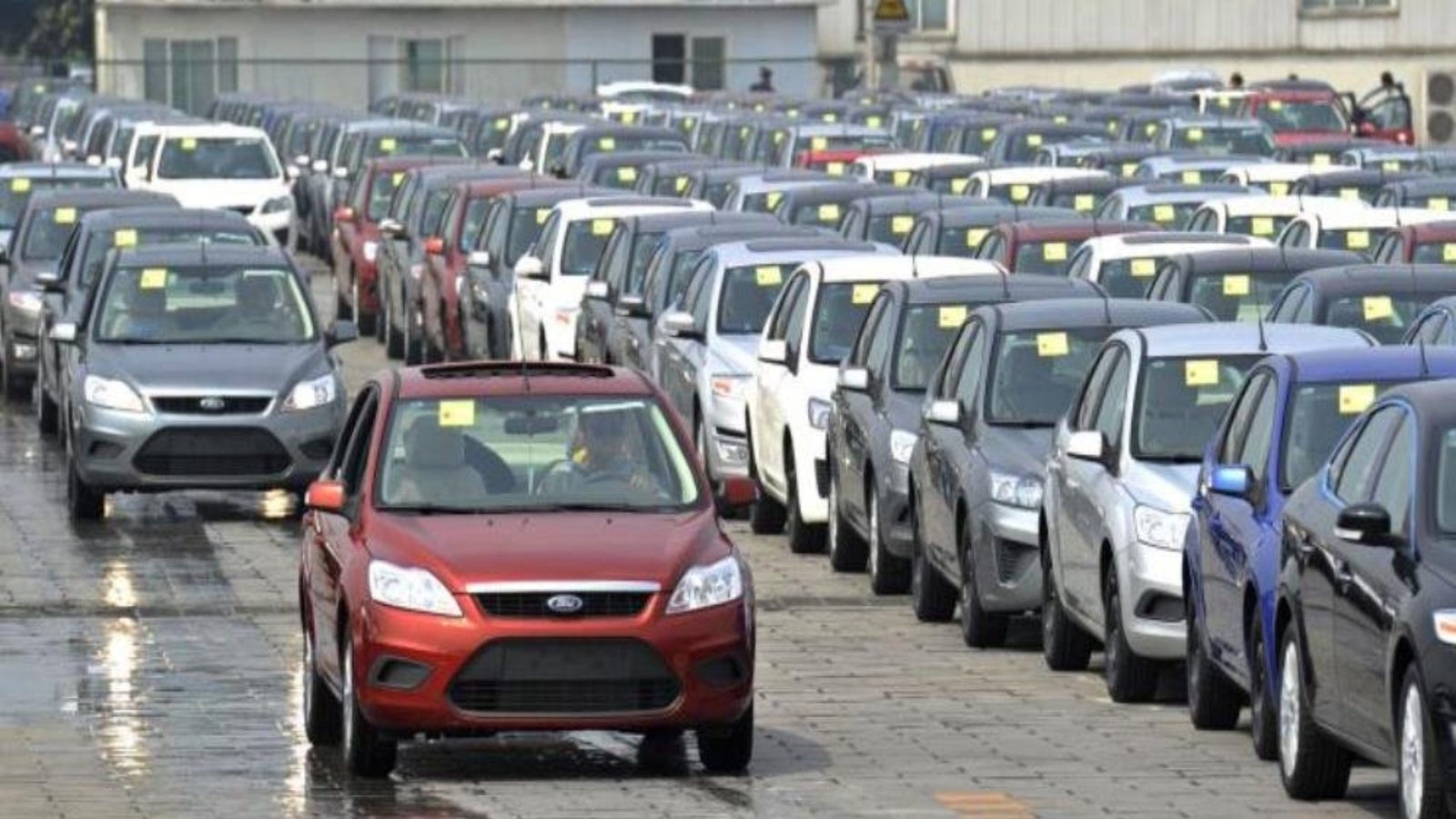 گاڑی خریدنے کے خواہشمند افراد کے لئے بڑی خبر آگئی