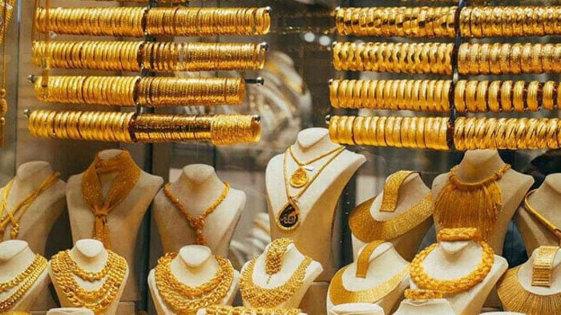 سونے کی قیمتوں کو ریورس گیئر لگ گیا۔فی تولہ قیمت میں بڑی کمی