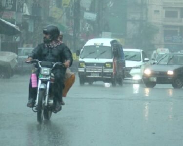 ملک کے مختلف حصوں میں آندھی اور گرج چمک کیساتھ بارش کا امکان