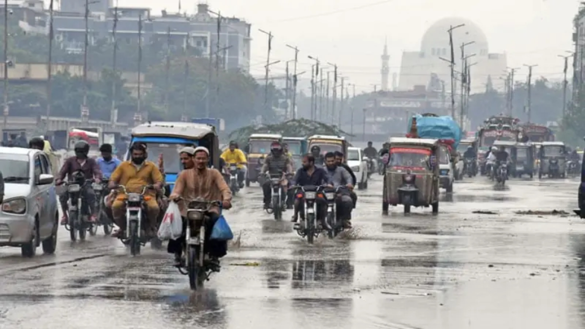 کراچی: آج 100ملی لیٹر تک بارش متوقع، میئر کی شہریوں سے باہر نہ نکلنے کی اپیل