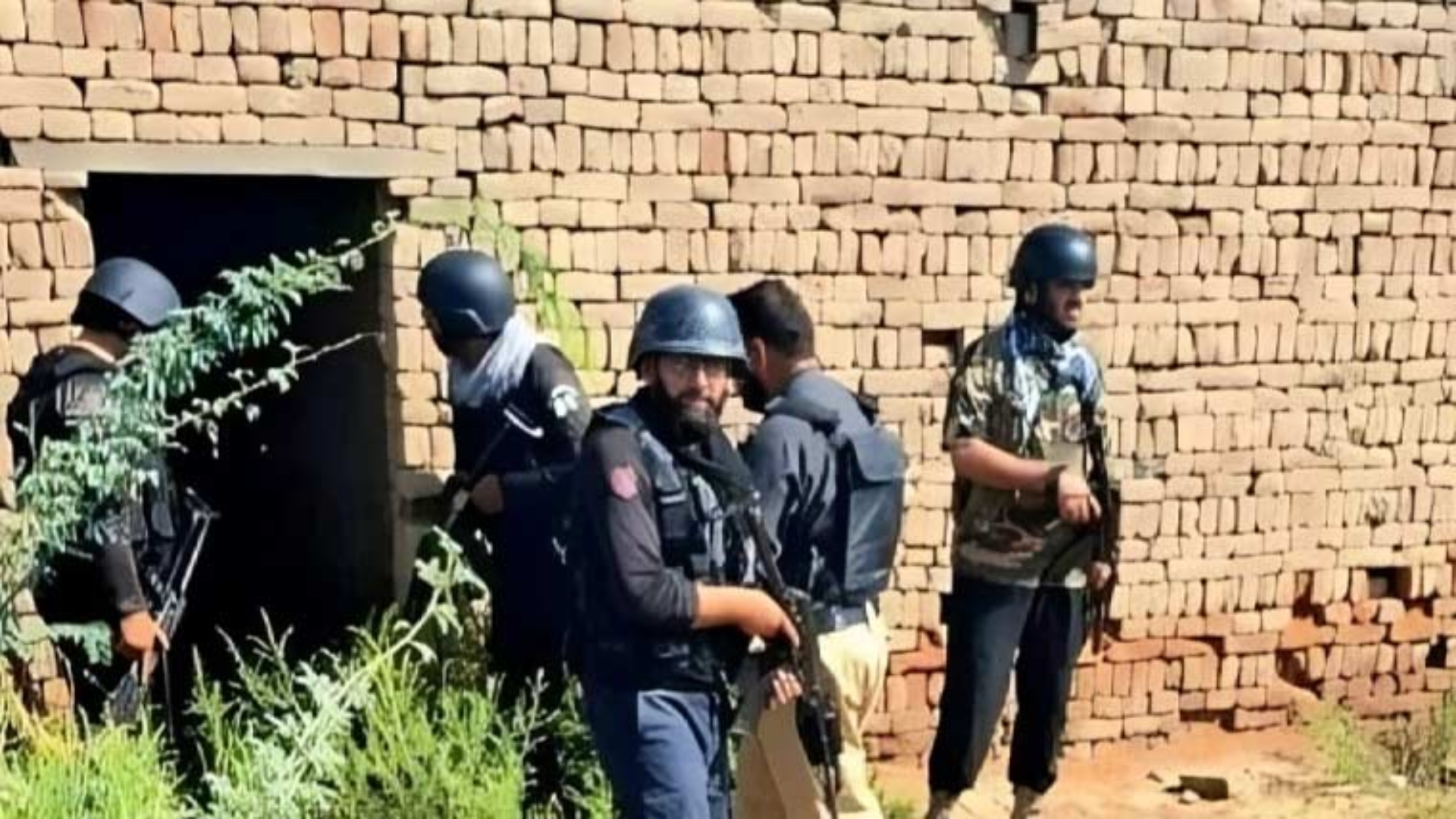 خیبر پختونخوا پولیس کے 3 ماہ  میں  فتنہ الخوارج کے خلاف 1087  آپریشنز، 3 اہم کمانڈرز سمیت 283 دہشت گرد گرفتار