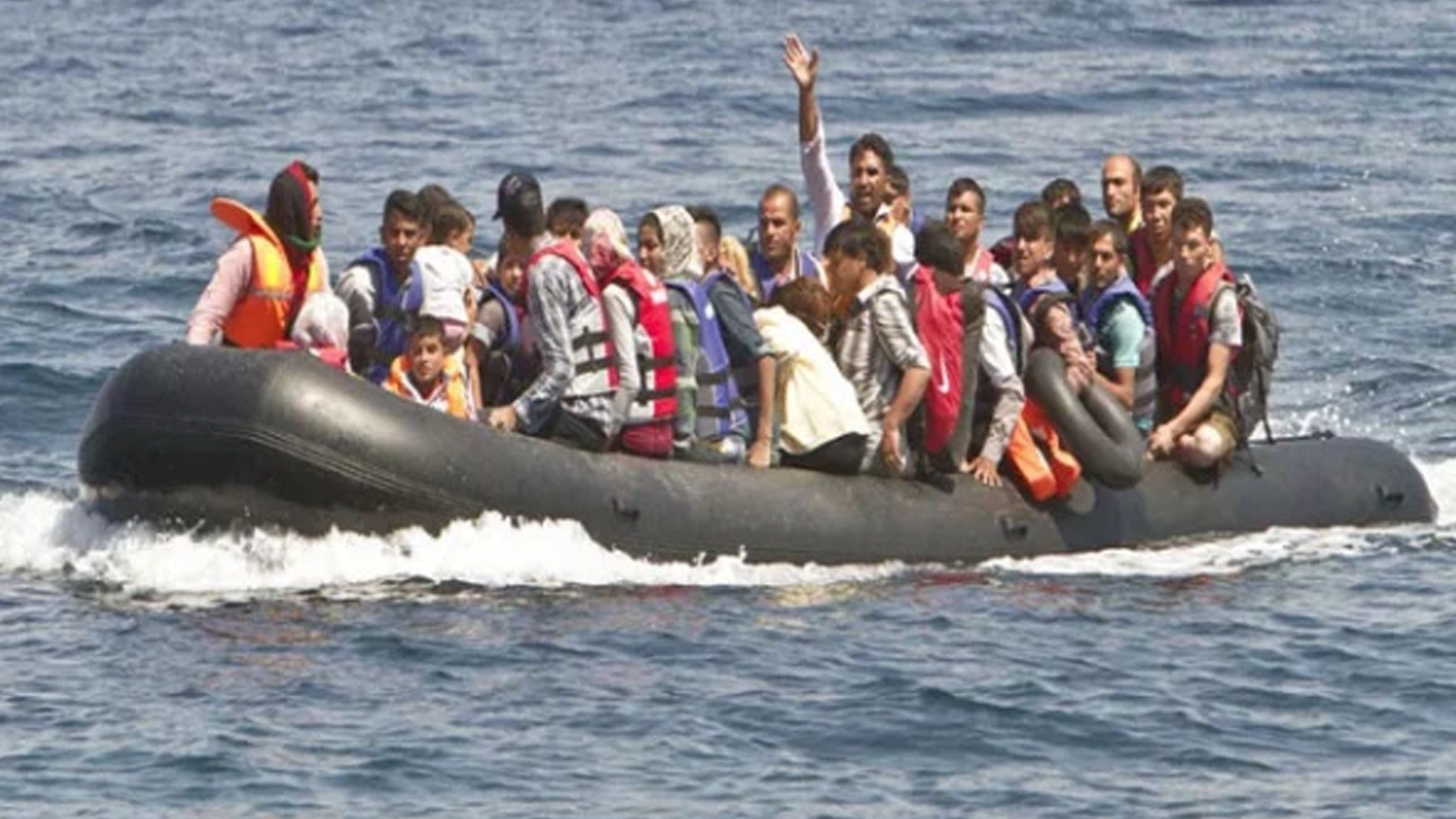 سنہرے خواب لیکر یورپ جانیوالے تارکین کے خواب سمندر میں بہہ گئے ،کشتی حادثہ میں 375افراد جاں بحق