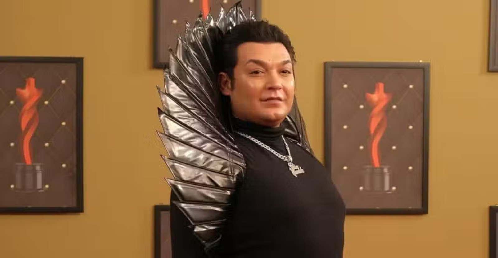 کراچی کے معروف اسسٹنٹ کمشنر ہاظم بنگوار نے بہترین کارردگی ایوارڈ جیت لیا