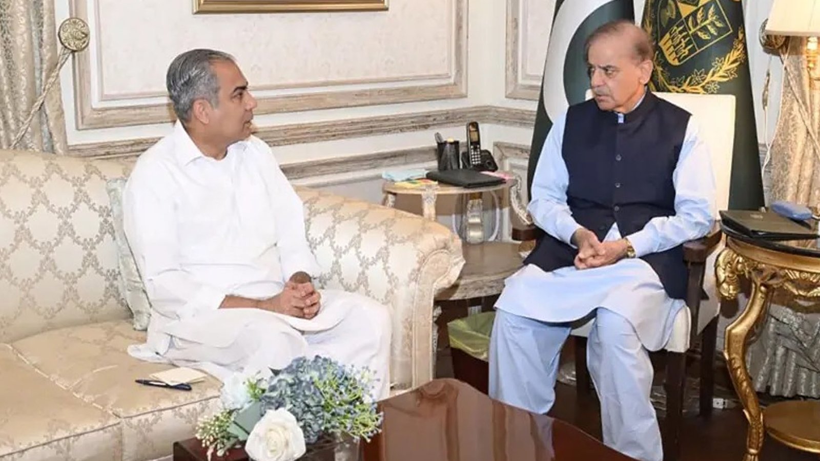 وزیراعظم سے وزیرداخلہ کی ملاقات، امن و امان کی صورتحال پر بریفنگ دی