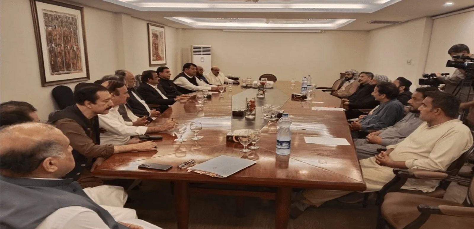 وفاقی حکومت، آزادکشمیر حکومت اور ایکشن کمیٹی کے مابین مذاکرات کامیاب، فریقین نے معاہدے پر دستخط کر دیئے