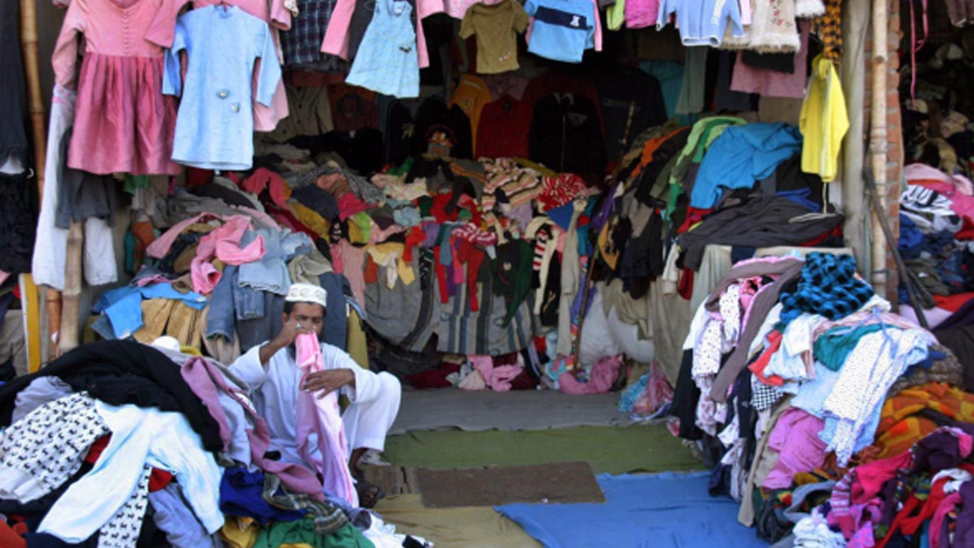 سردیوں کی آمد،’لنڈا‘ خریدنے والوں کے لیے بری خبر