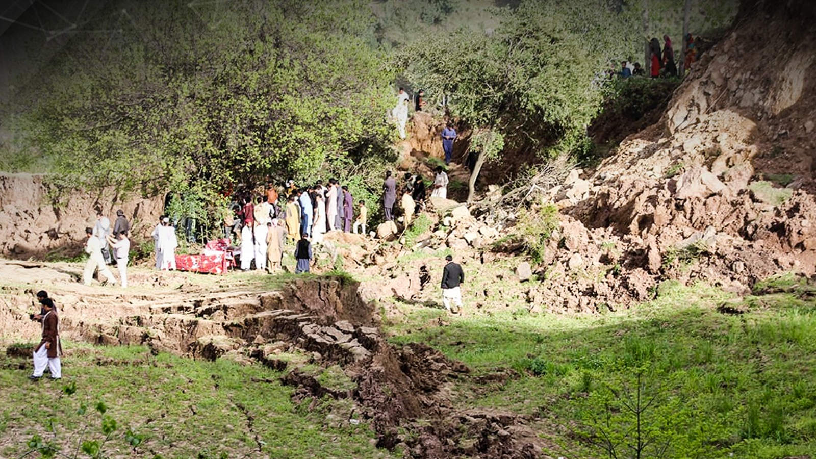 آزاد کشمیر کے میرپورضلع میں اچانک زمین سرکنے سے 16 مکانات دھنس گئے، کئی مکانات کو شدید نقصان