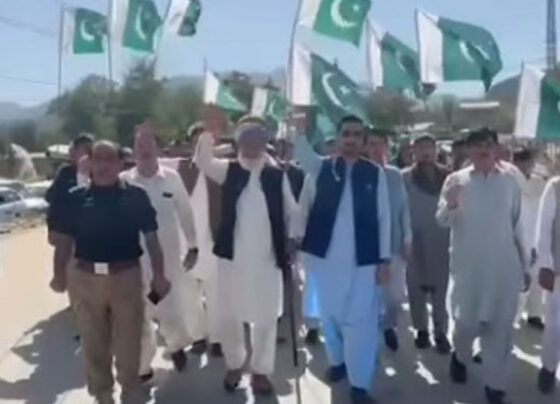 People are expressing solidarity with the Pakistan Army.