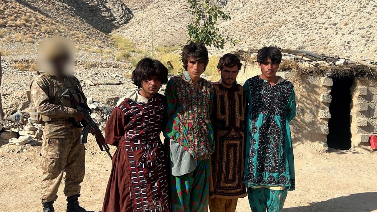 خضدار میں سیکیورٹی فورسز کا  آپریشن، 4 دہشتگرد گرفتار، اسلحہ و بارود برآمد