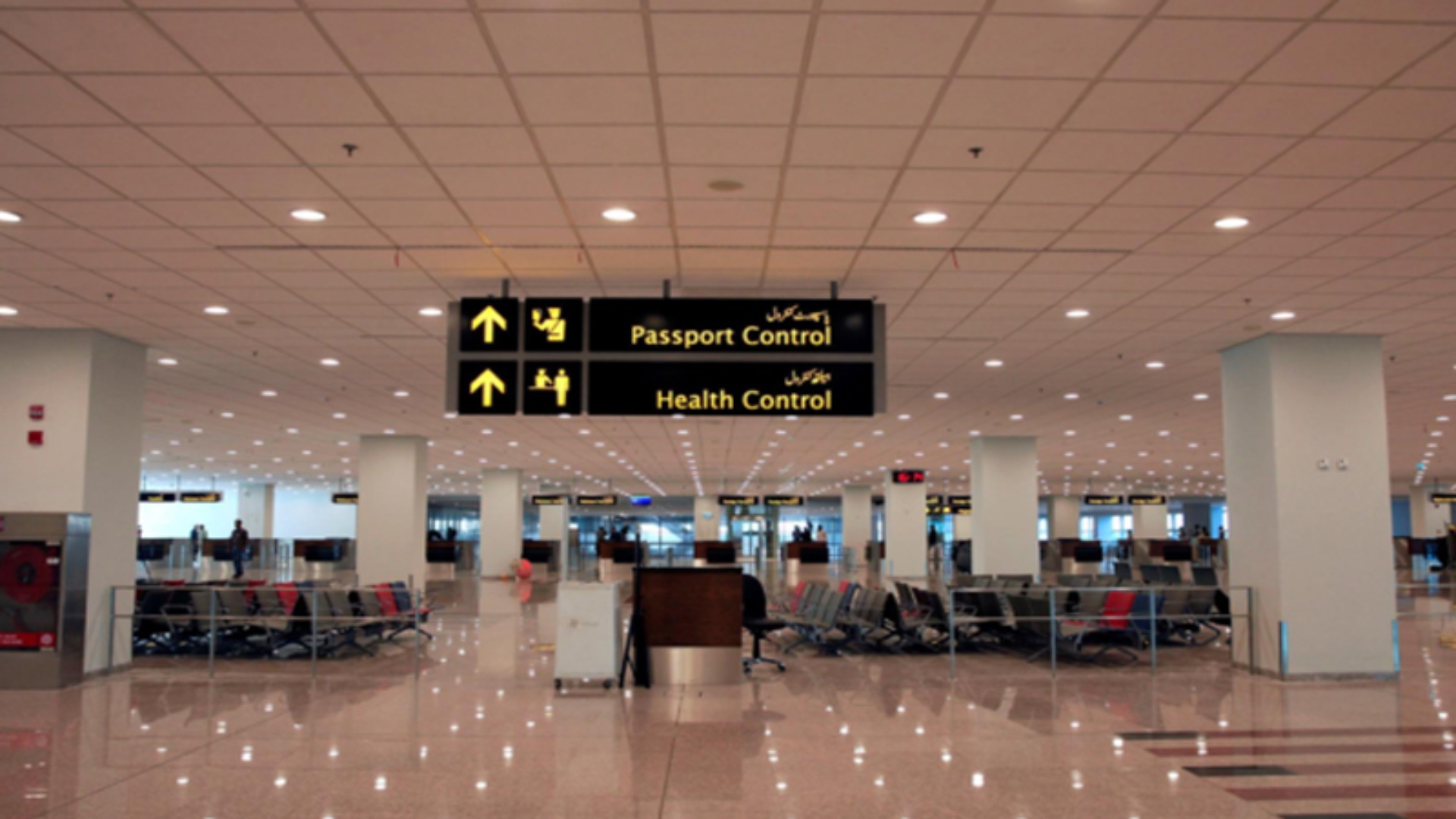 پاکستان کے تمام ائیرپورٹس کو کیش لیس بنانے کا فیصلہ کرلیا گیا