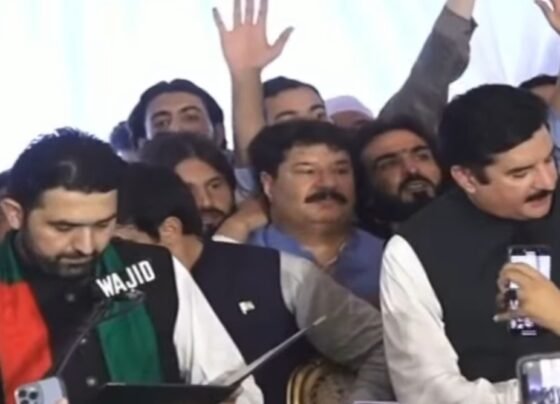 سہیل آفریدی نے وزیراعلیٰ خیبرپختونخوا کے عہدے کا حلف اٹھا لیا