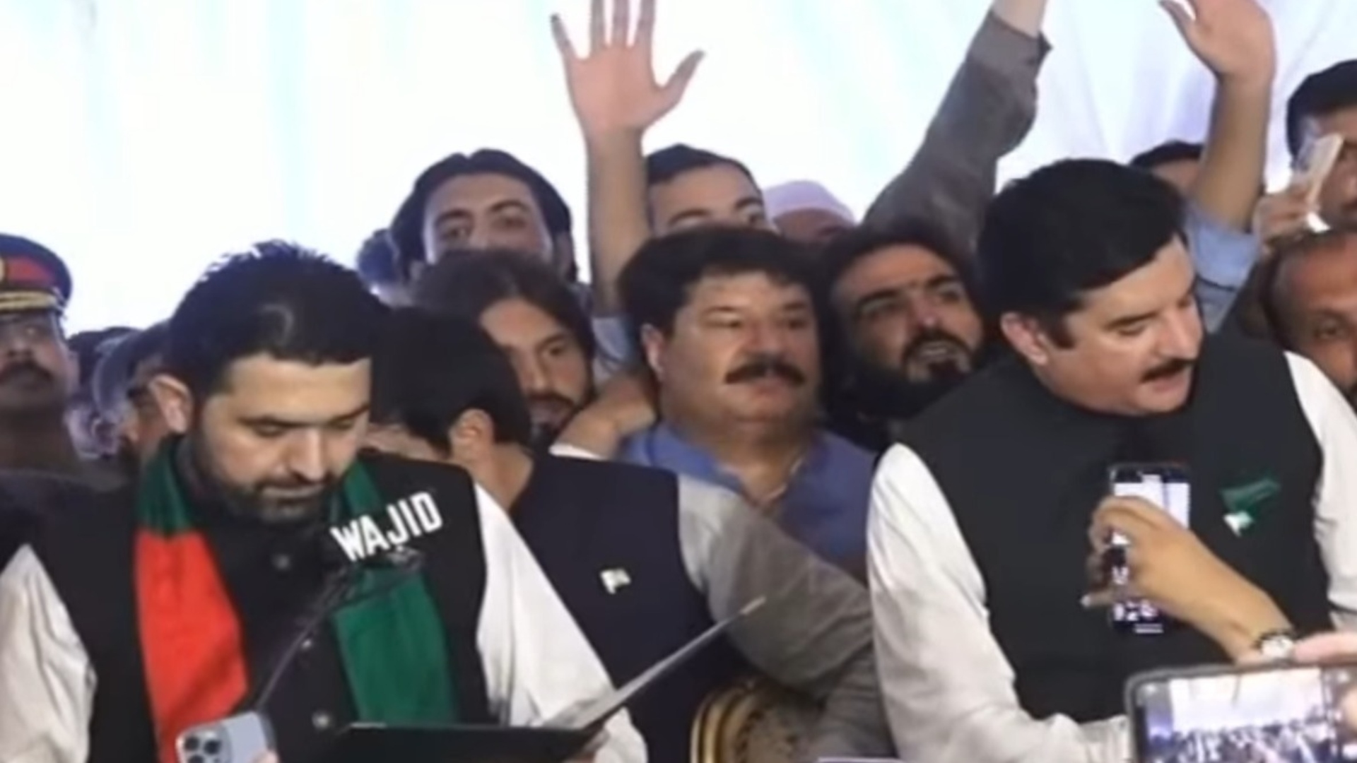 سہیل آفریدی نے وزیراعلیٰ خیبرپختونخوا کے عہدے کا حلف اٹھا لیا