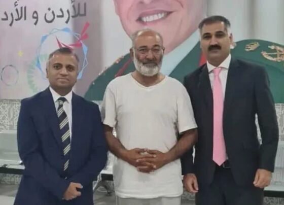 سابق سینیٹر مشتاق احمد خان کو اسرائیلی قید سے رہا کردیا گیا