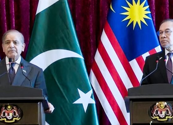 وزیراعظم کا ملائیشیا کے ساتھ ترقیاتی منصوبوں میں دوطرفہ تعاون بڑھانے کا اعلان