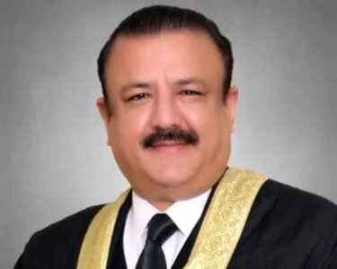 سندھ ہائیکورٹ : جسٹس طارق جہانگیری کی ڈگری منسوخی کا جامعہ کراچی کا فیصلہ معطل
