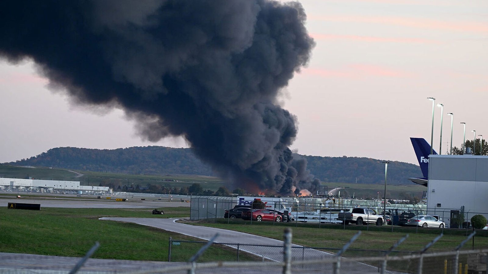 امریکی ریاست کینٹکی میں کارگو طیارہ گر کر تباہ، 3 افراد ہلاک، 11 زخمی