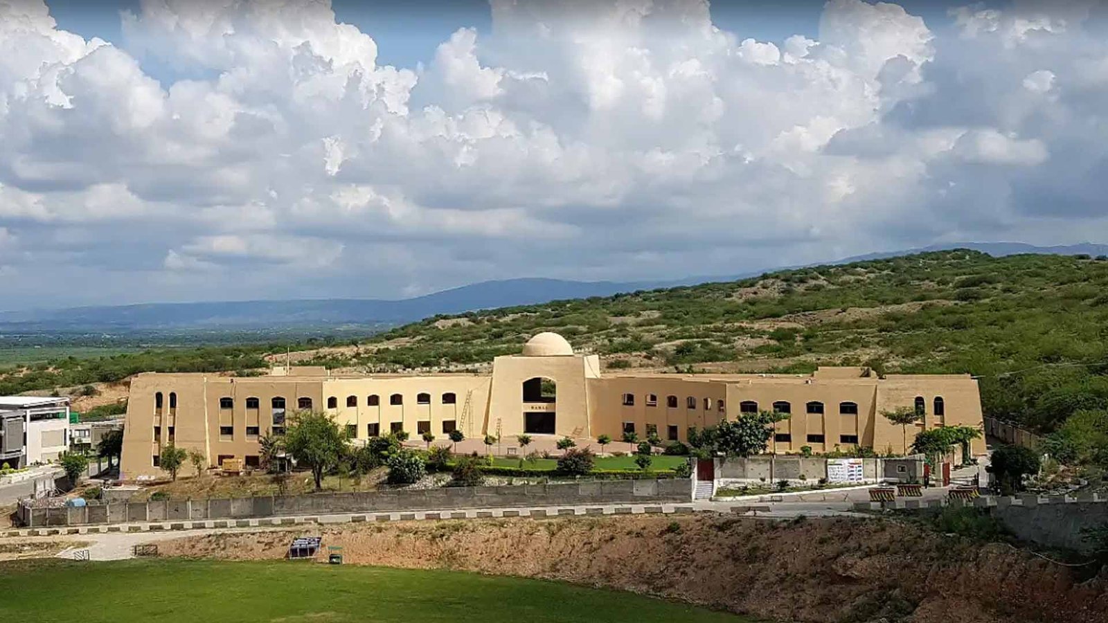 شوکت خانم اسپتال اور نمل یونیورسٹی کے اکاؤنٹس منجمدکردیئے گئے