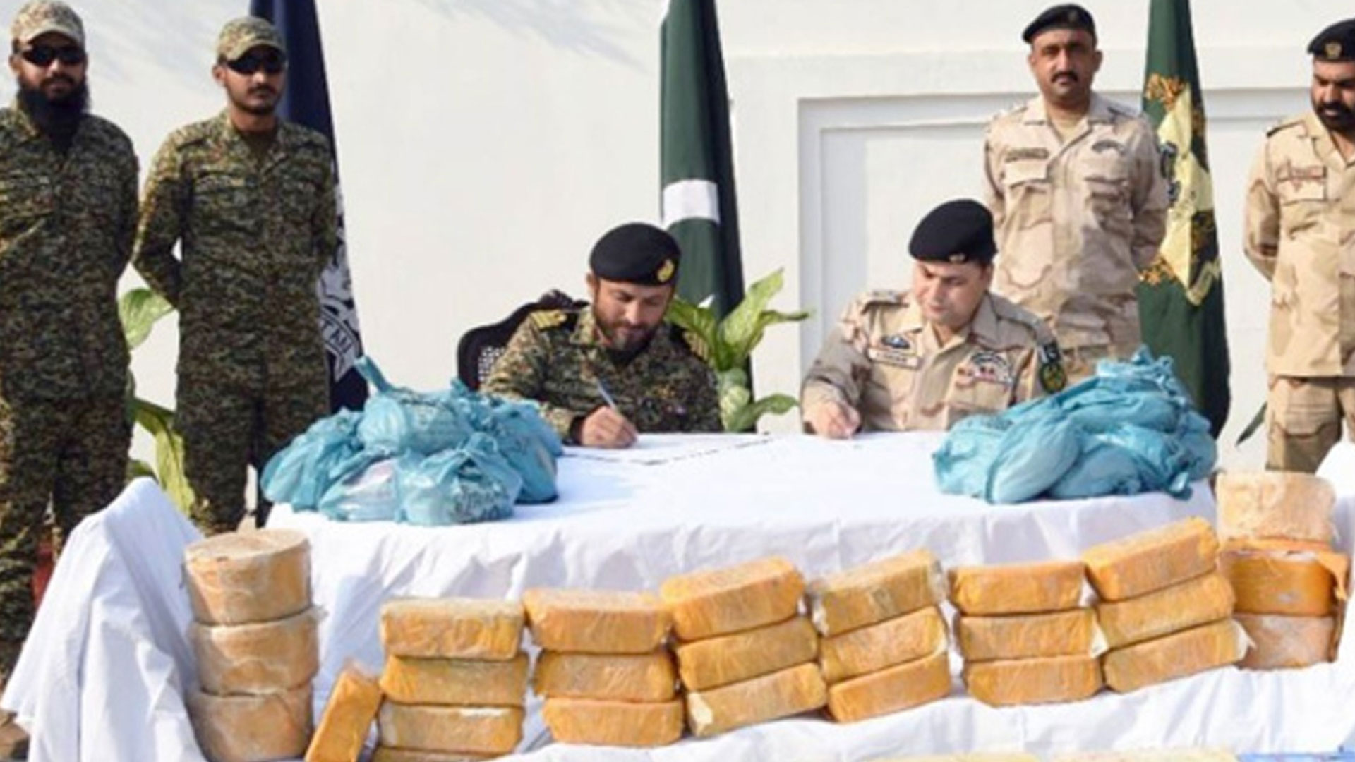 خیبر پختونخوا، اینٹی نارکوٹکس فورس کی کارروائیاں، بھاری مقدار میں منشیات ضبط، 5 افراد گرفتار