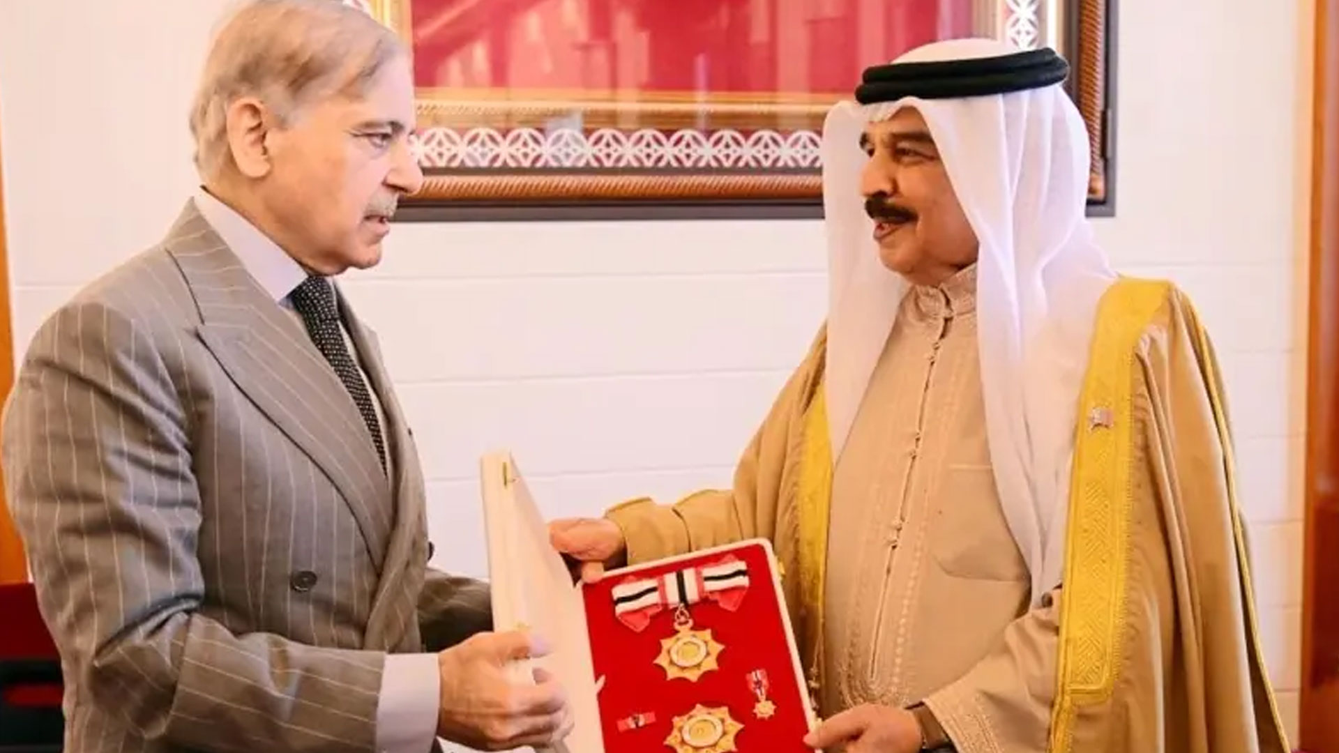 وزیراعظم شہباز شریف کا دورہ ’منامہ‘، بحرینی قیادت کے ساتھ دفاع سمیت اہم شعبوں میں تعاون پراتفاق