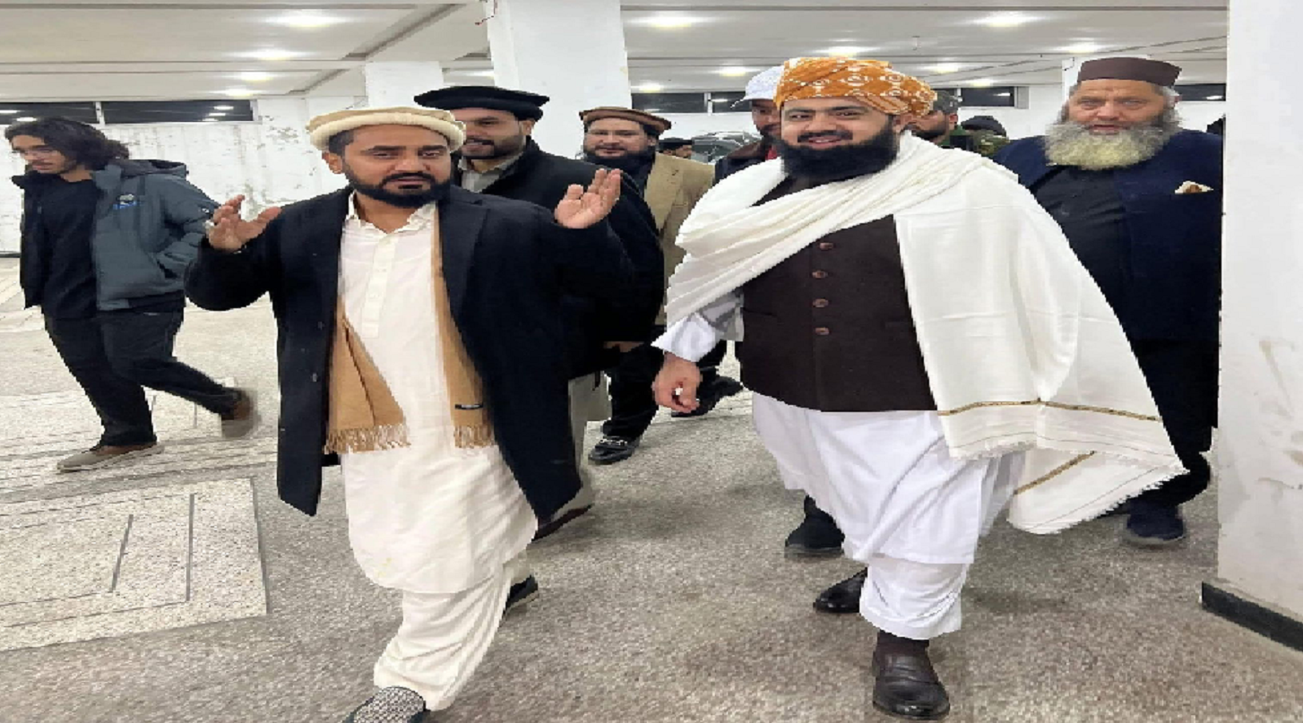 فرخ کھوکھر کی گرفتاری کا معاملہ ، سابق وفاقی وزیر مولانا اسعد محمود کی ڈیرہ تاجی کھوکھر آمد