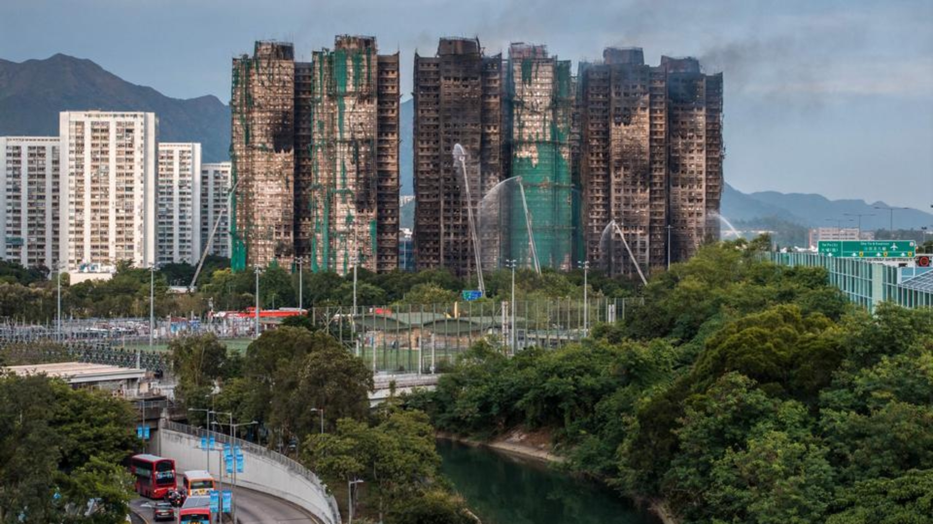 ہانگ کانگ: رہائشی کمپلیکس میں آتشزدگی پر قابو پالیا گیا، ہلاکتیں 128 تک پہنچ گئی