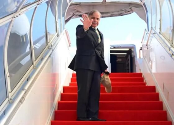 وزیراعظم دو روزہ سرکاری دورے پر آذربائیجان روانہ