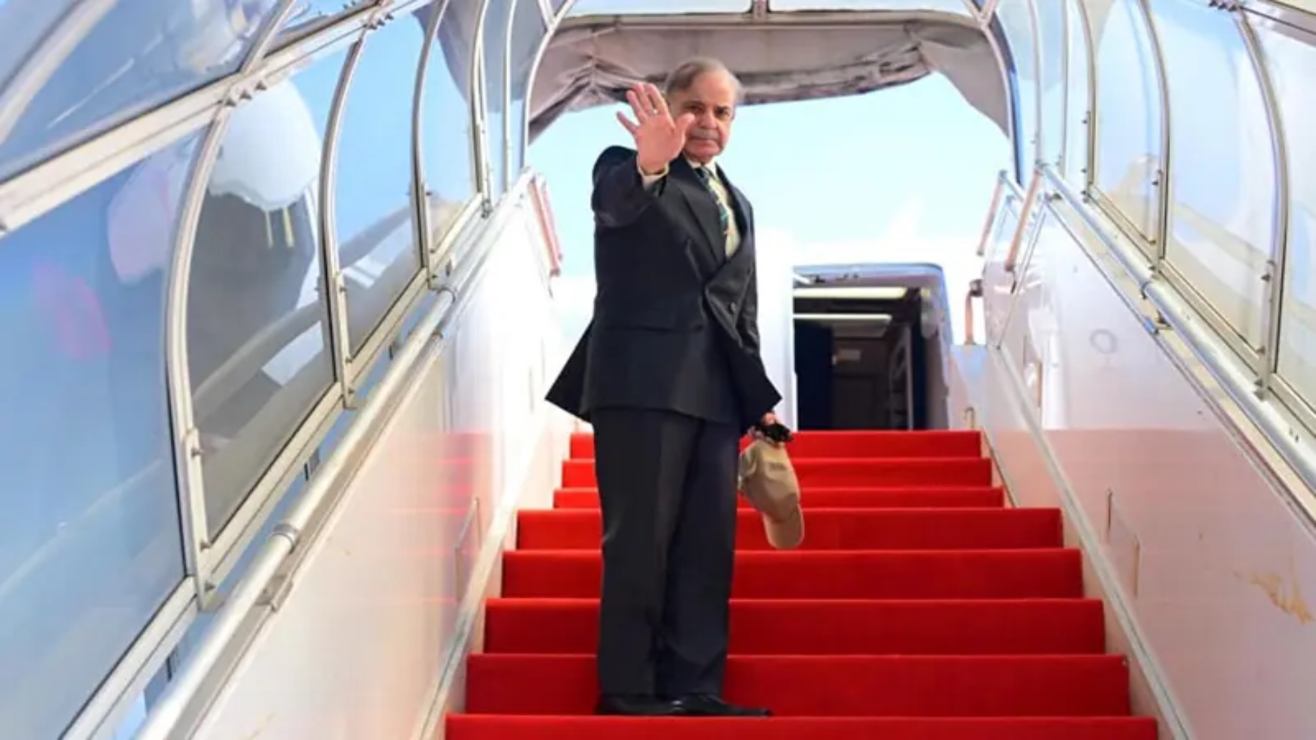 وزیراعظم دو روزہ سرکاری دورے پر آذربائیجان روانہ