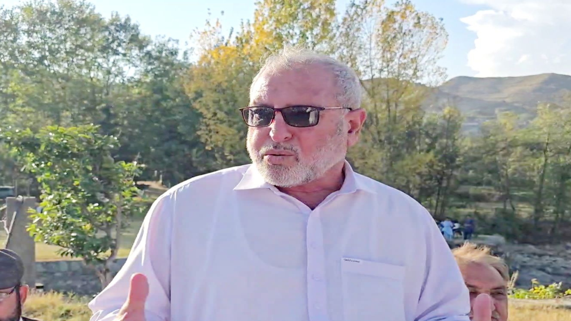 سوات : اے این پی رہنما ممتاز علی خان کی گاڑی کے قریب دھماکہ