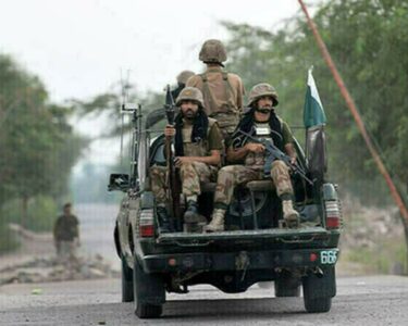 بنوں اور لکی مروت میں سکیورٹی فورسز کے کامیاب آپریشنز، 3 اہم کمانڈرز سمیت 17 دہشتگرد ہلاک