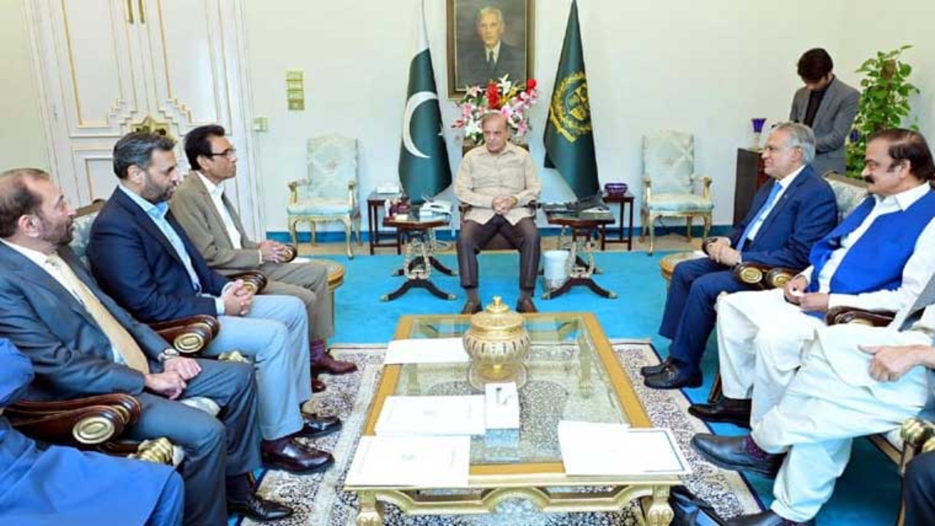 وزیراعظم سے ایم کیوایم وفد کی ملاقات،27 ویں ترمیم میں بلدیاتی حکومتوں کیلئے اختیارات مانگ لیے