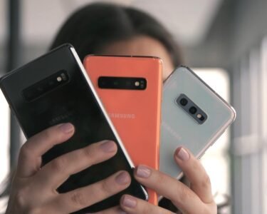 موبائل فون خریدنے کے خواہشمند افراد کیلئے بُری خبر آگئی