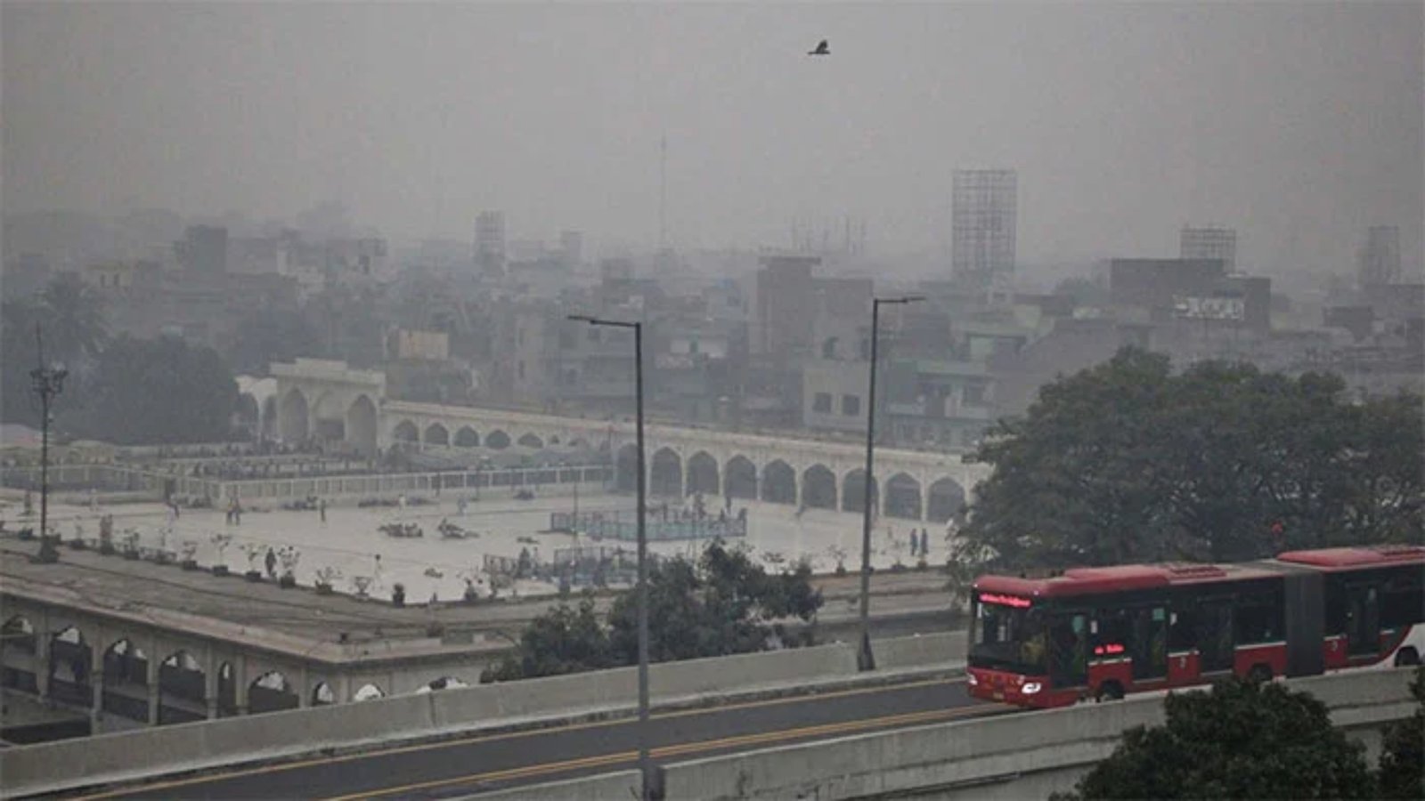 پنجاب میں سموگ کا راج برقرار ، لاہور آلودہ ترین شہروں میں بدستور شامل