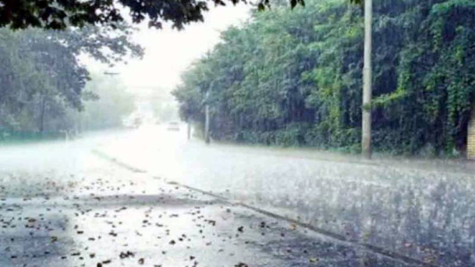 ملک کے مختلف حصوں میں تیز ہواؤں کیساتھ بارش اور برفباری کا امکان