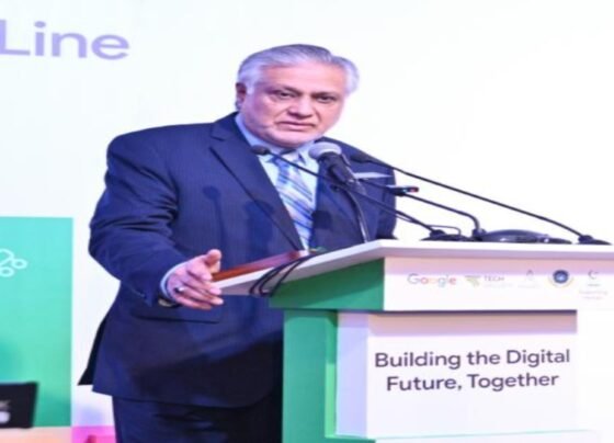 نائب وزیراعظم نے پاکستان کی پہلی گوگل کروم بک اسمبلی لائن کا افتتاح کردیا