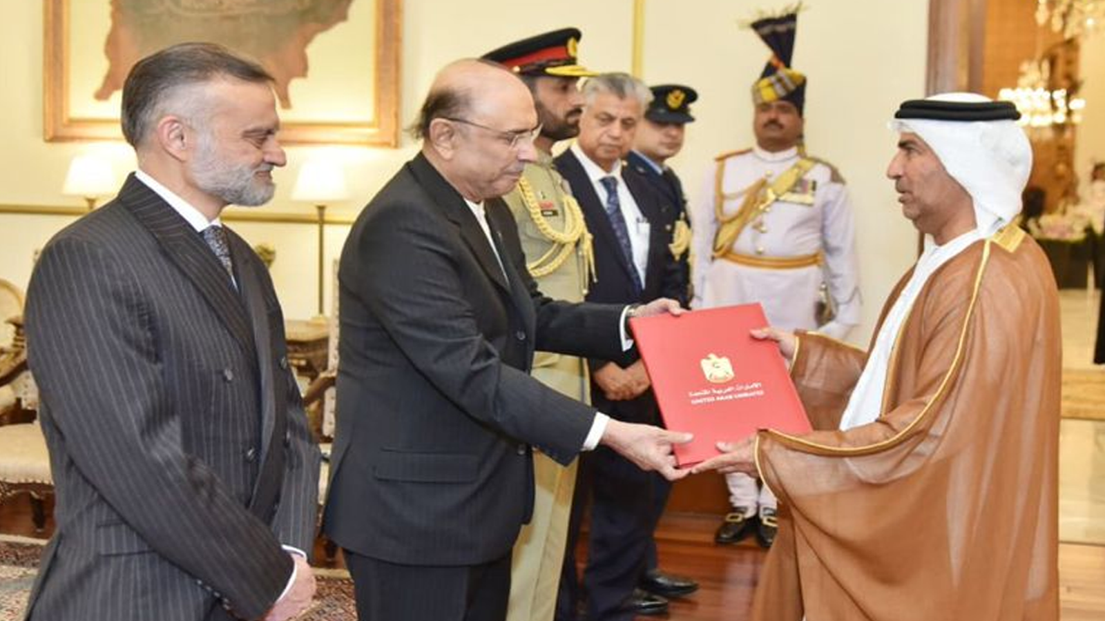 صدر مملکت سے یو اے ای کے نئے سفیر کی ملاقات، تعاون بڑھانے کا عزم