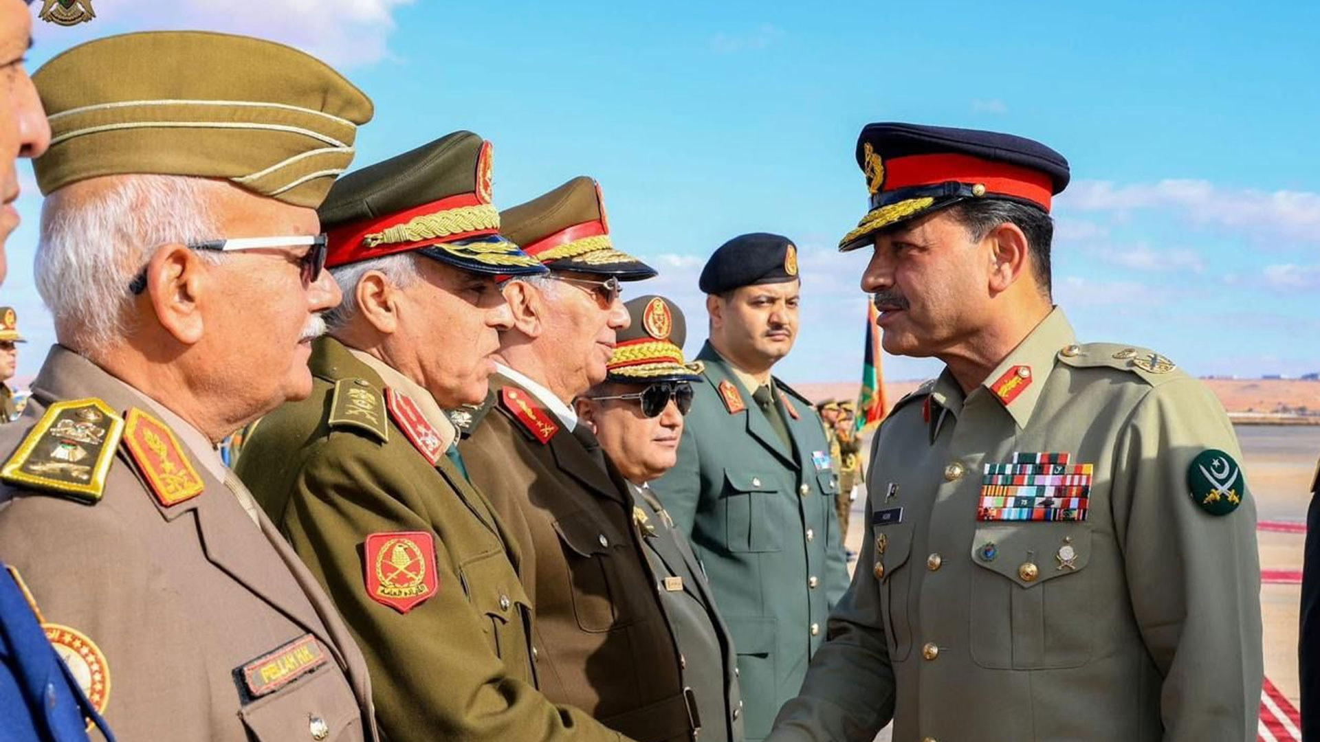 فیلڈ مارشل سید عاصم منیر کا دورۂ لیبیا، فوجی قیادت سے اہم ملاقاتیں، دفاعی تعاون بڑھانے پر تبادلہ خیال