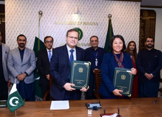 Government and ADB sign two projects