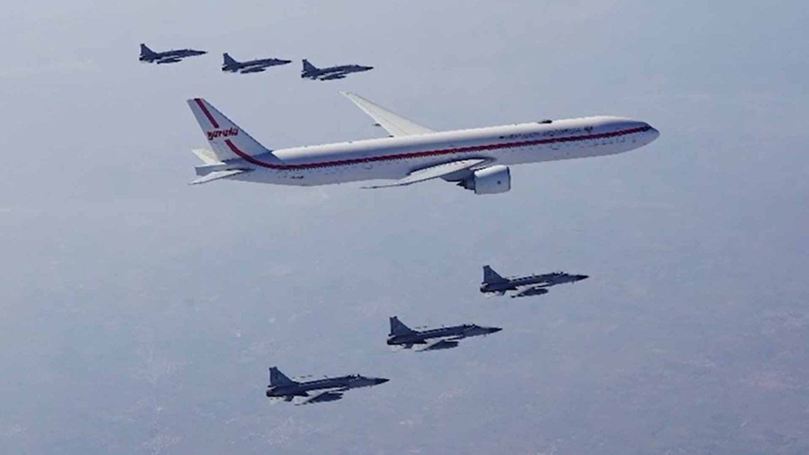 پاک فضائیہ کے جنگی طیاروں کا انڈونیشیا کے صدر کا پرتپاک اور شاندار استقبال