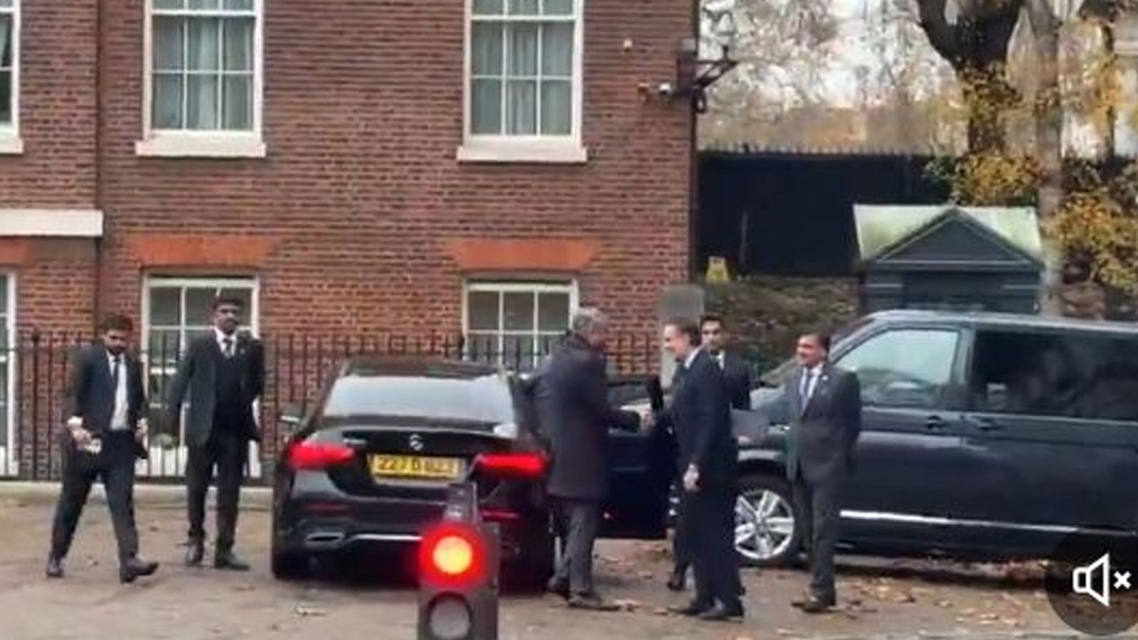 پی ٹی آئی کی ملک دشمن مہم مزید تیز، لندن میں وزیرِداخلہ محسن نقوی کی گاڑی کی پروٹوکول چیکنگ پر پروپیگنڈا بے نقاب