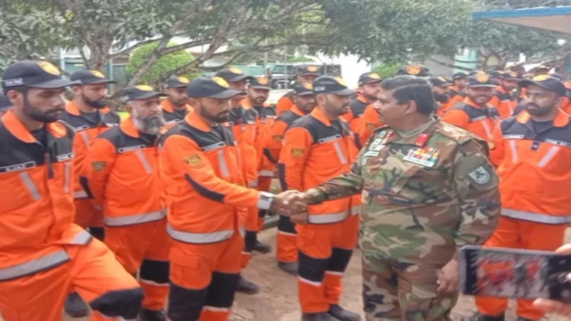 سری لنکا کے فوجی کمانڈر پاکستان کی سرچ اینڈ ریسکیو ٹیم کی صلاحیتوں کے معترف