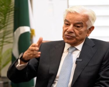 افغان سرحد پر دہشتگردکیمپوں پر پاکستانی کارروائی کا موازنہ بھارت کے پاکستانی مساجد پرغیر قانونی حملوں سے کرنا غلط ہے ، خواجہ آصف