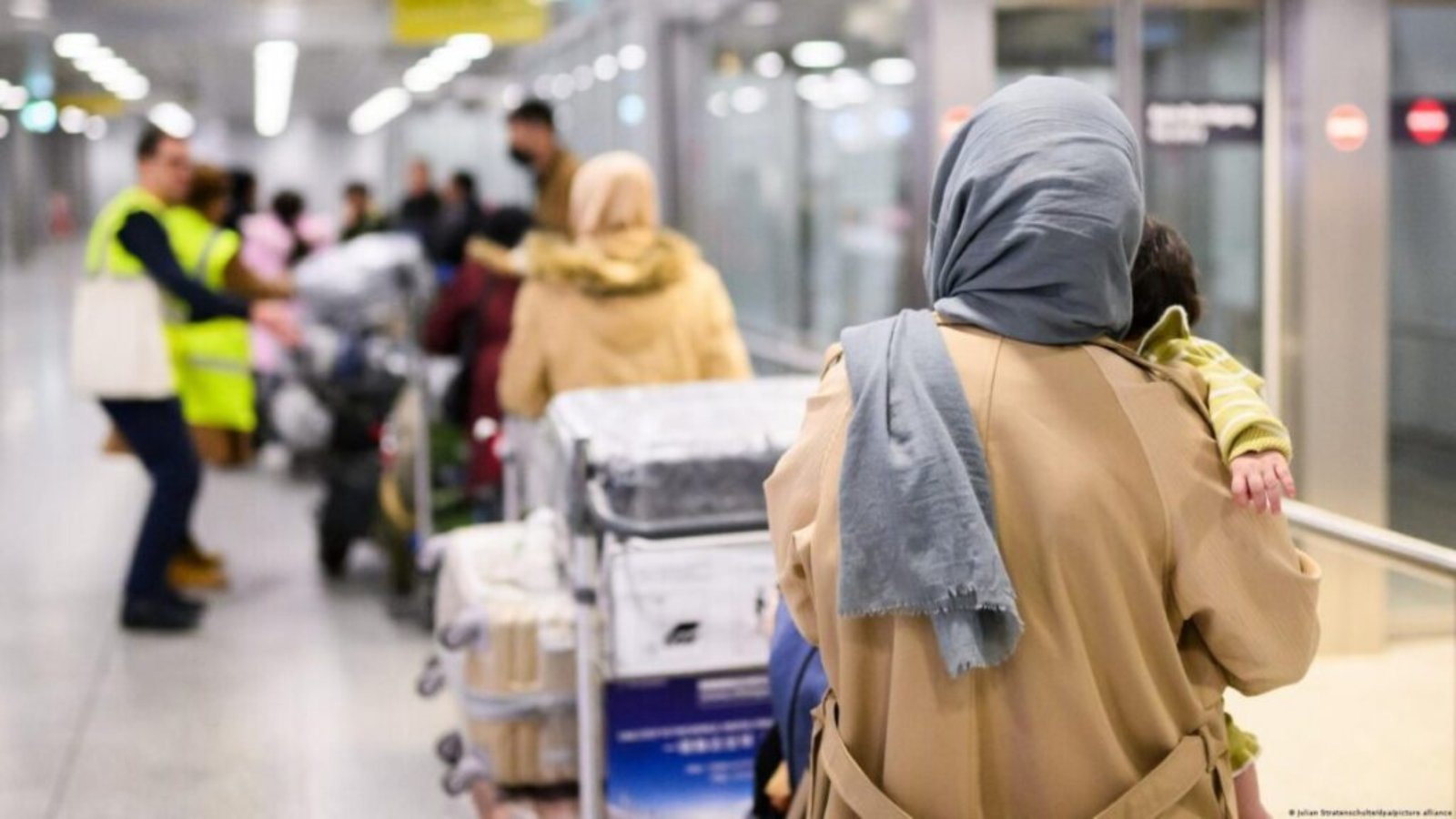 جرمن حکومت کا افغان پناہ گزین پروگرام فوری طور پر ختم کرنے کا اعلان