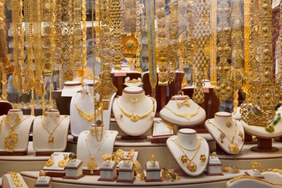 ایک روز اضافے کے بعد آج ملک میں فی تولہ سونا 1900 روپے سستا