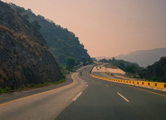 موٹر وے پر سفر کرنے والوں کیلئے خوشخبری ، حکومت کا اہم فیصلہ