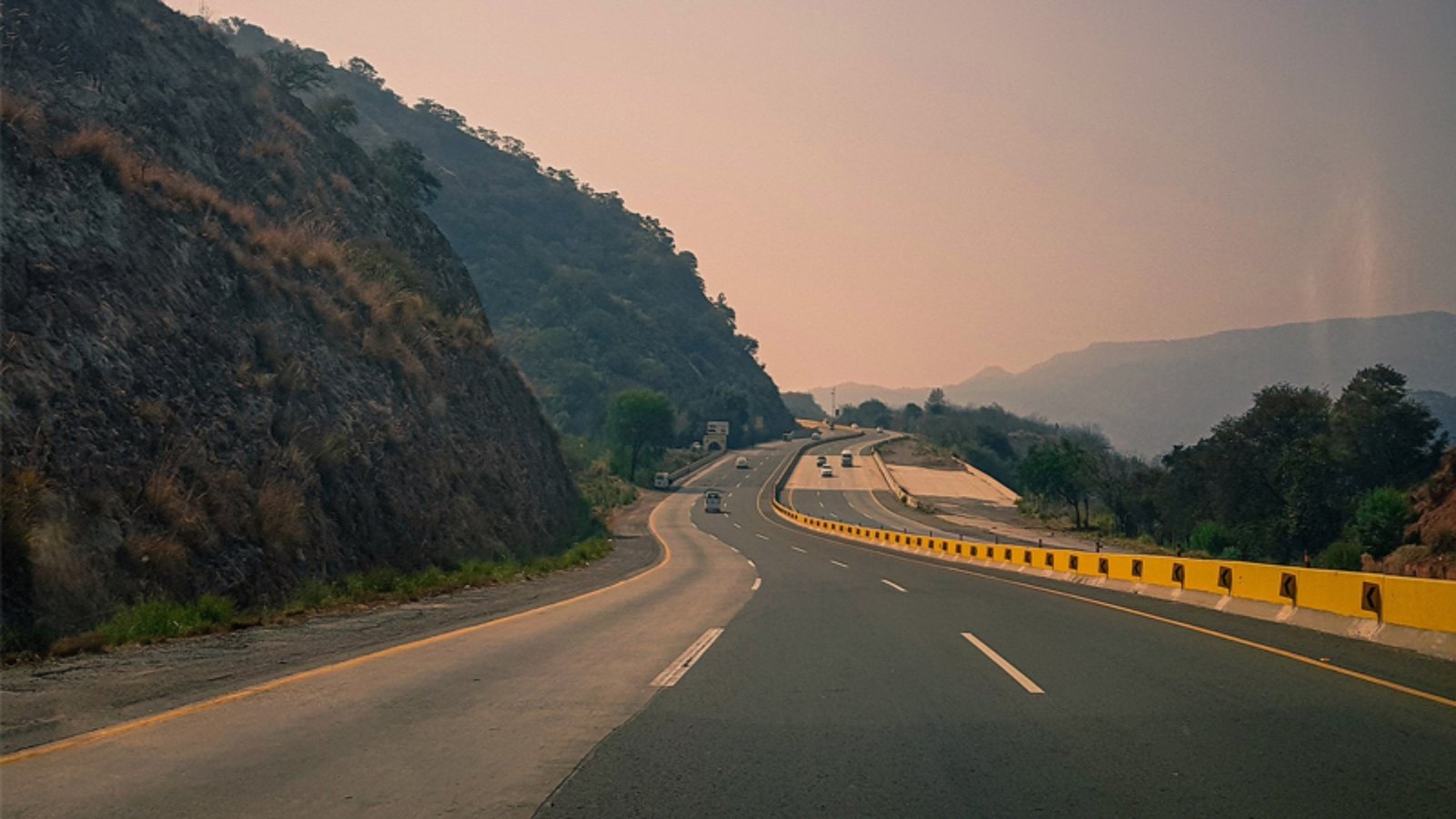 موٹر وے پر سفر کرنے والوں کیلئے خوشخبری، حکومت کا اہم فیصلہ