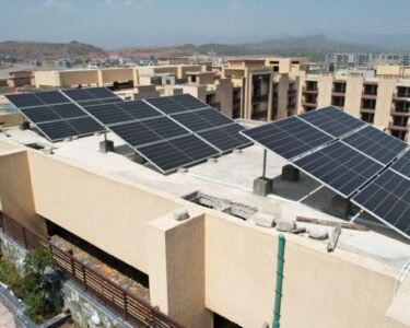 سولر پینل سسٹم لگوانے کے خواہشمندوں کیلئے بڑی خوشخبری آگئی